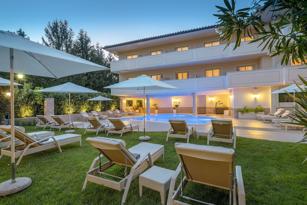 Villa Rosa Hotel 60/65