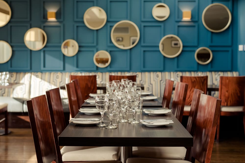 Rochestown Lodge Hotel 26/32