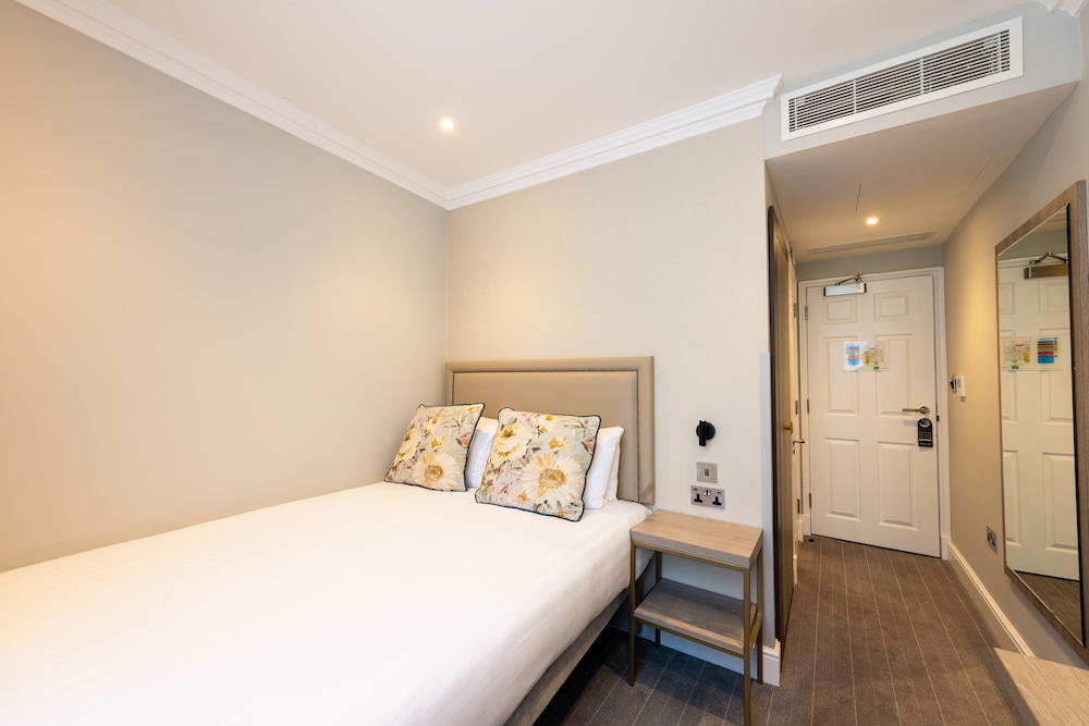 Byron Hotel 18/69