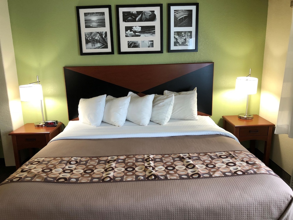 Best Western Sea World/Lackland AFB NW Hotel Suites 15/50