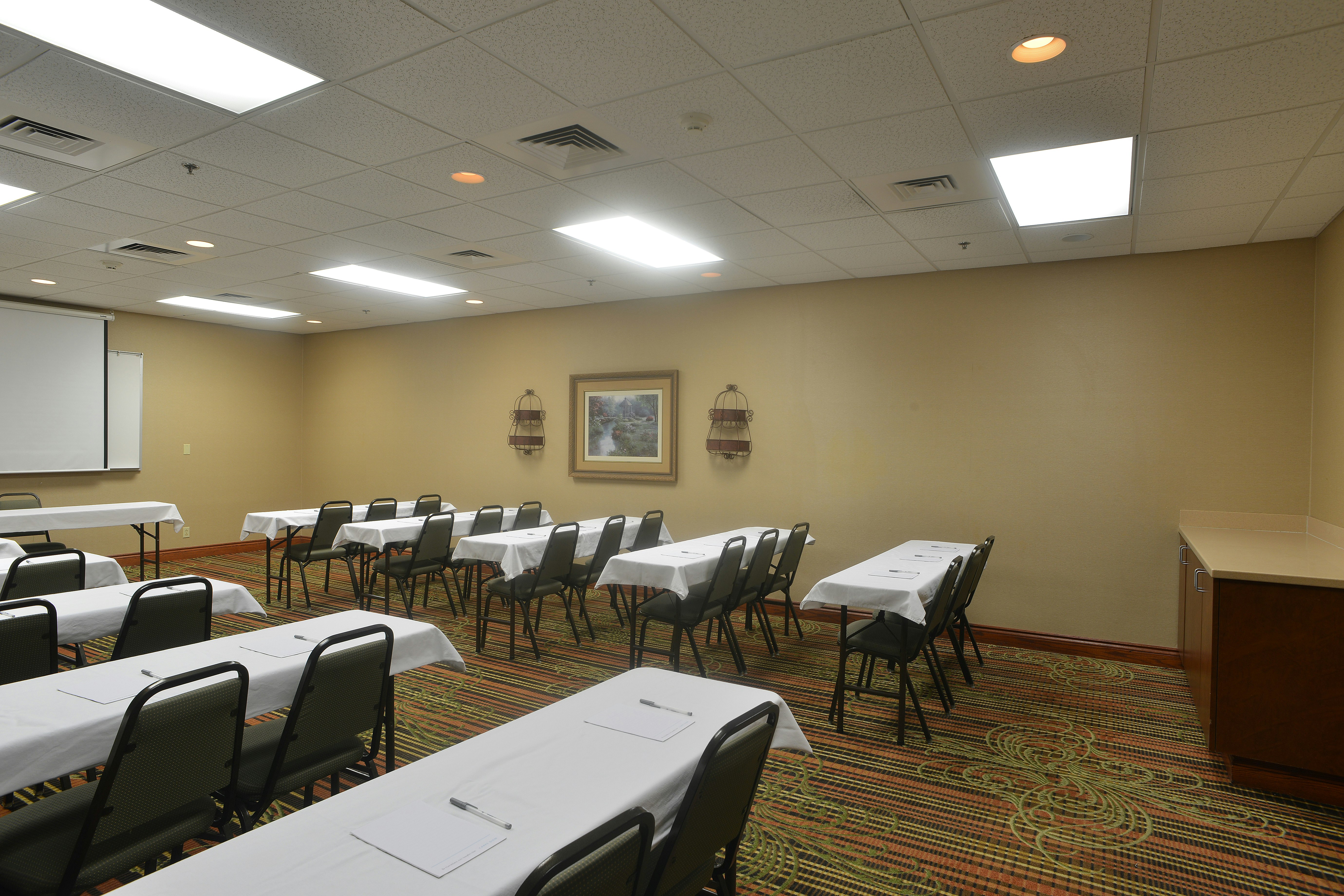 Hampton Inn and Suites Springfield 21/26