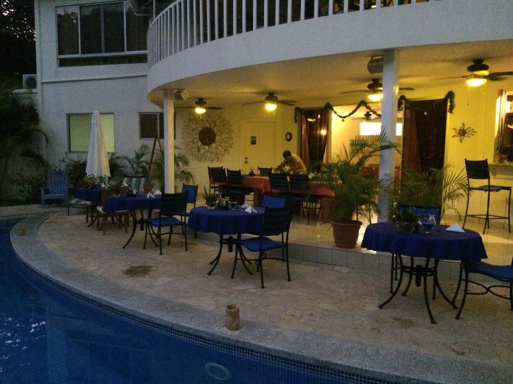 The Hideaway Hotel 55/65