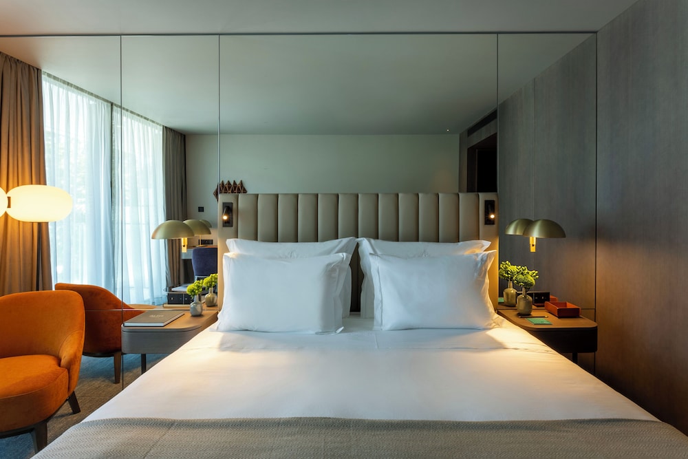Deluxe, Queen Bed, Riverside, Balcony