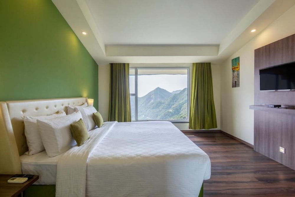 SUITE, VALLEY VIEW, BALCONY