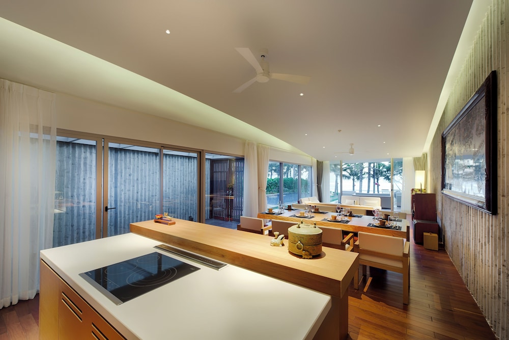 3 Bedrooms, Wave, Pool, Villa, Twin Beds, 2 King Beds, Beach Front, NAMAN RETREAT 4/5