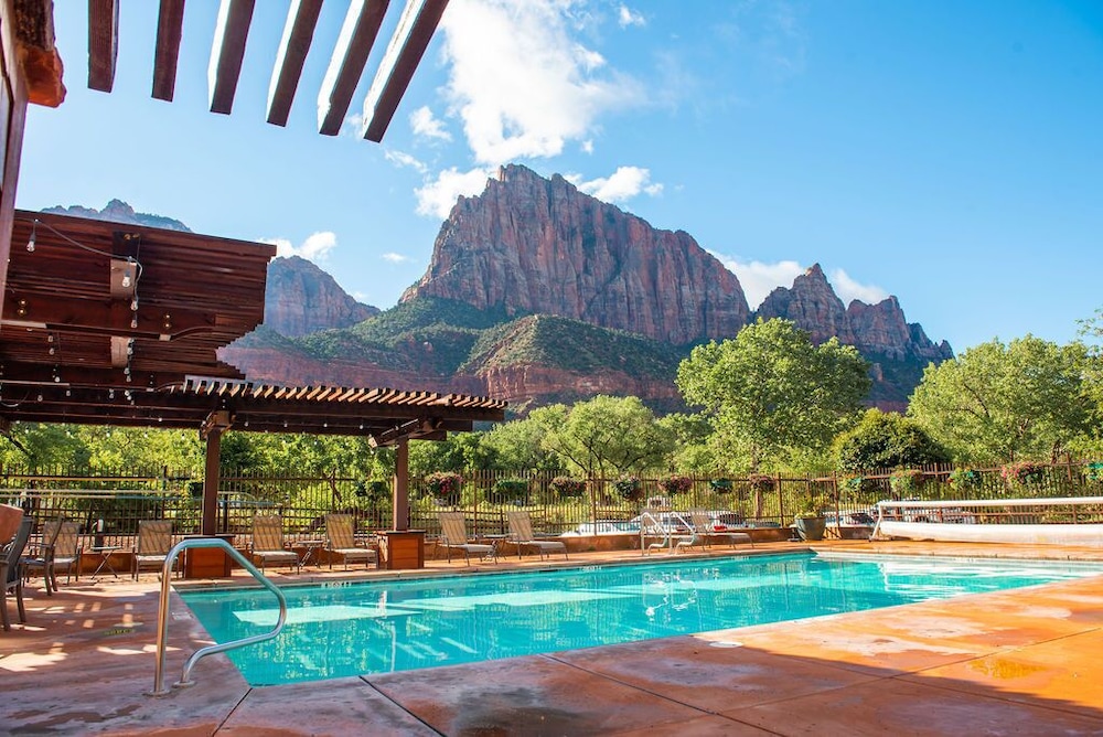 Cable Mountain Lodge 46/50