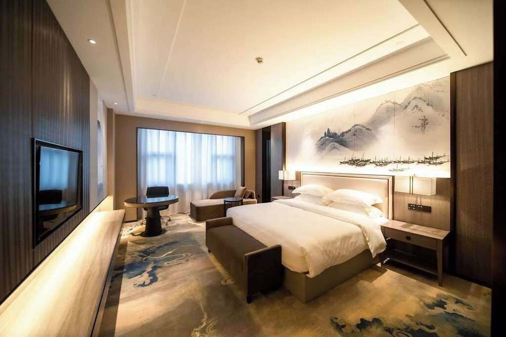 Ramada Plaza by Wyndham Hezhou North 9/32