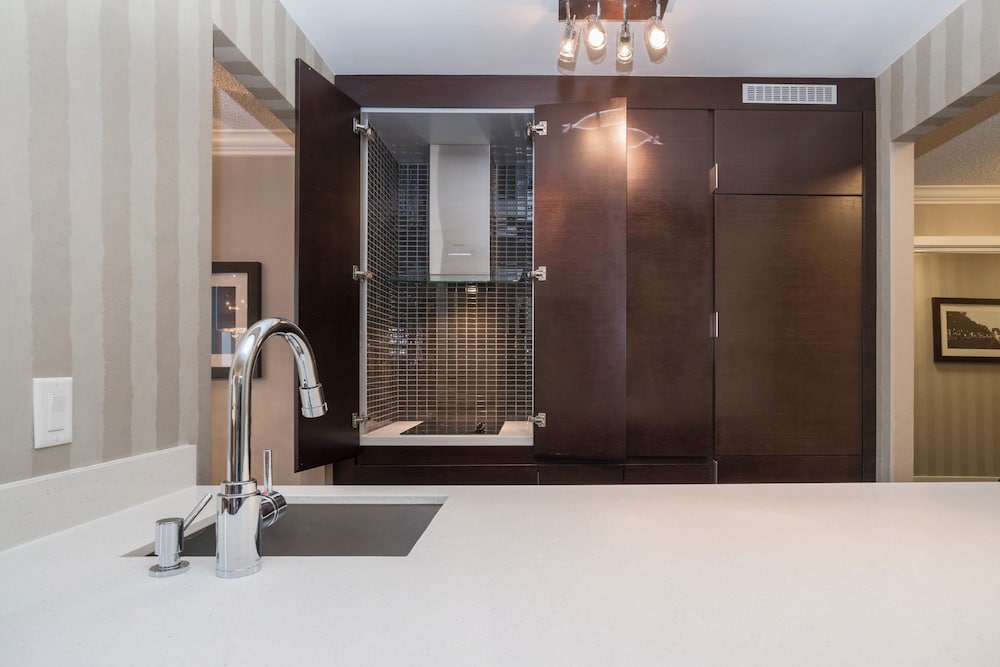 La Grande Residence at the Sutton Place Hotel 45/45