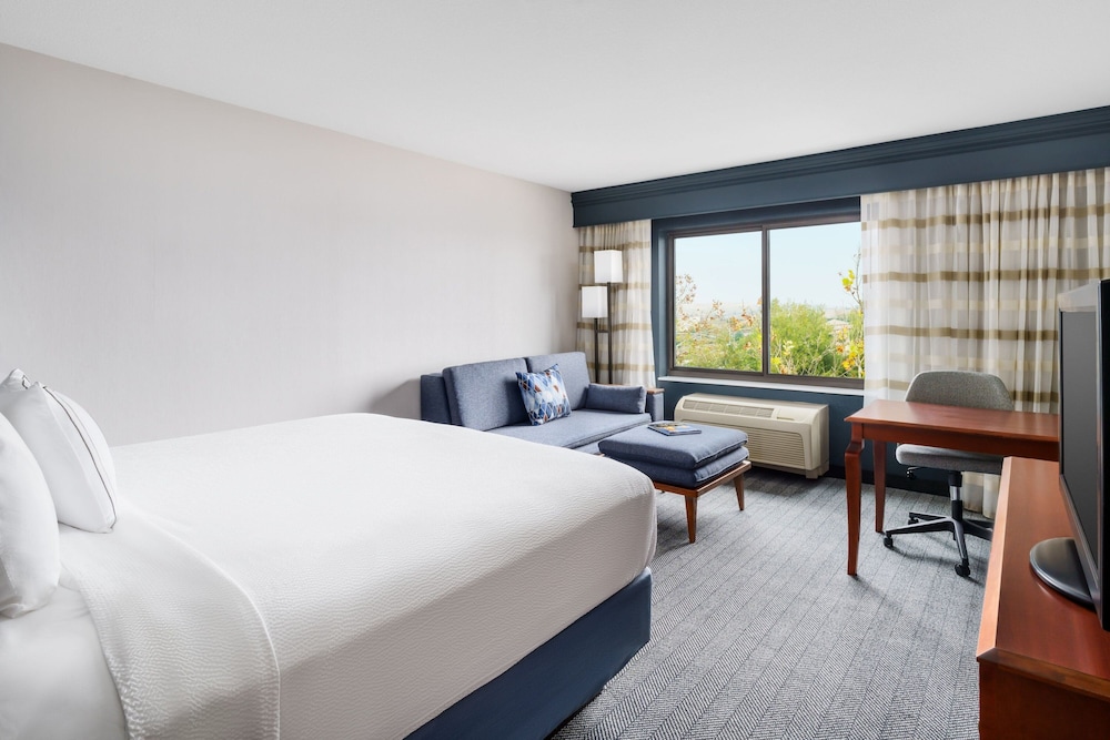 Room, King Bed, Balcony