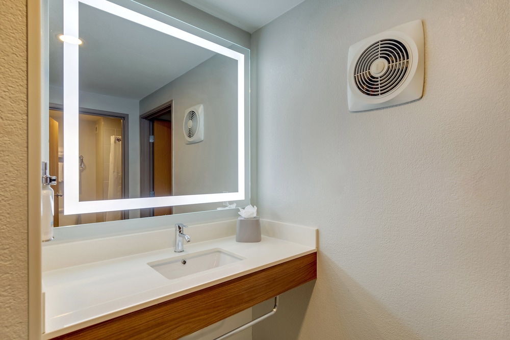 Holiday Inn Express & Suites I-95 Capitol Beltway-Largo 57/57