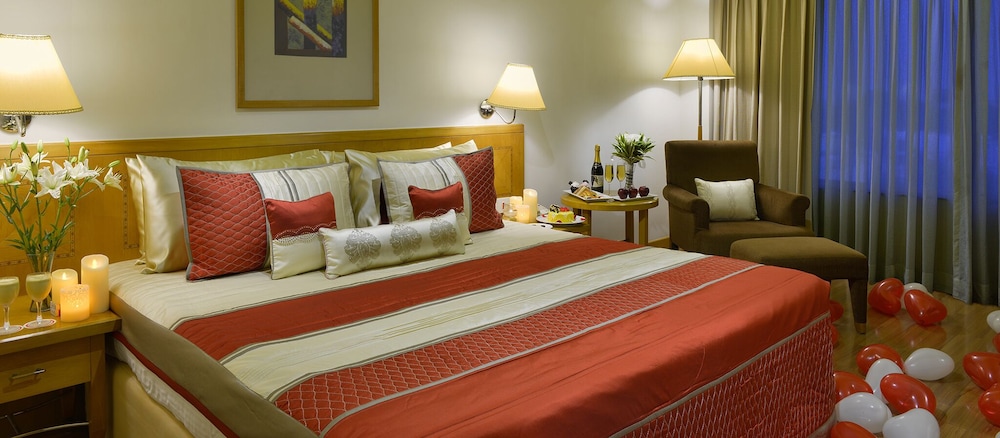 Superior, Queen Bed, City View