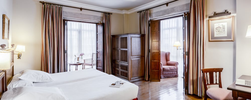 PARADOR DE FERROL 10/40