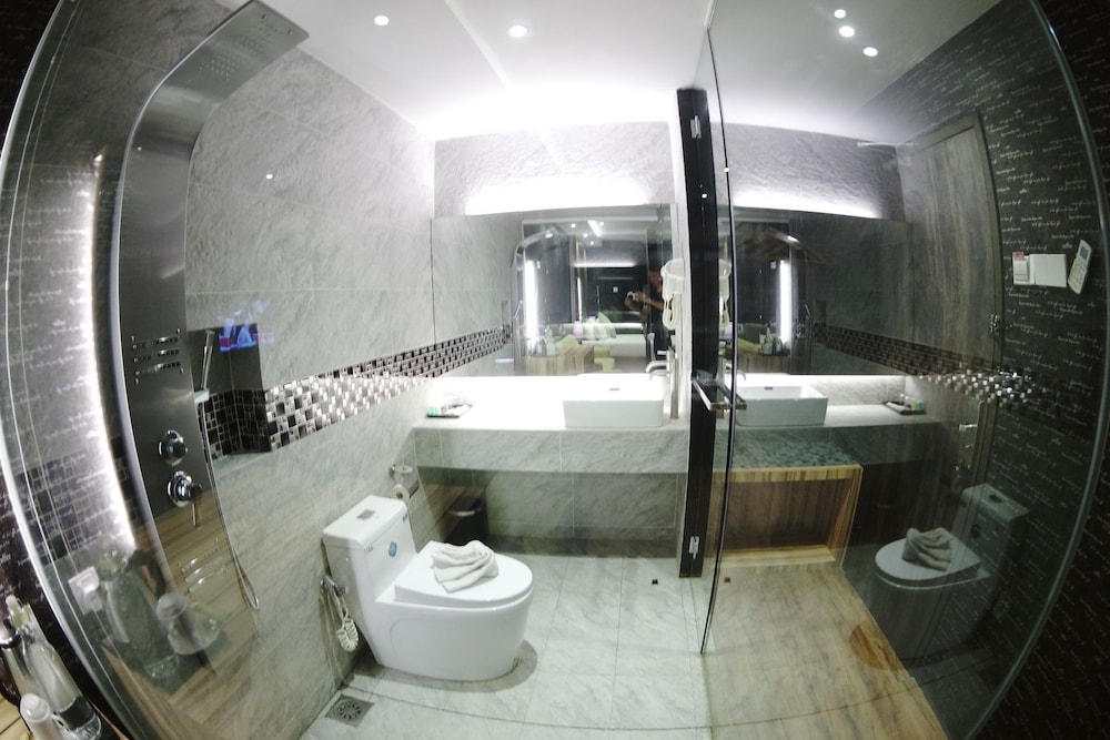 HereHotel.com 37/38