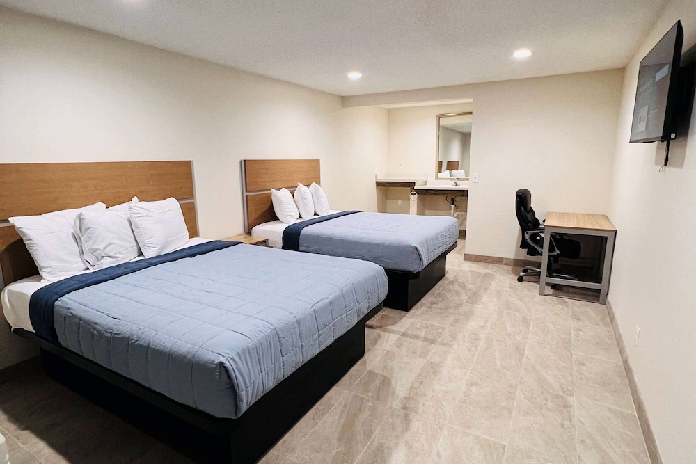 Super 8 by Wyndham Bakersfield CA 17/48