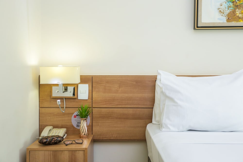 Hotel Intercity Vinhedo 24/66