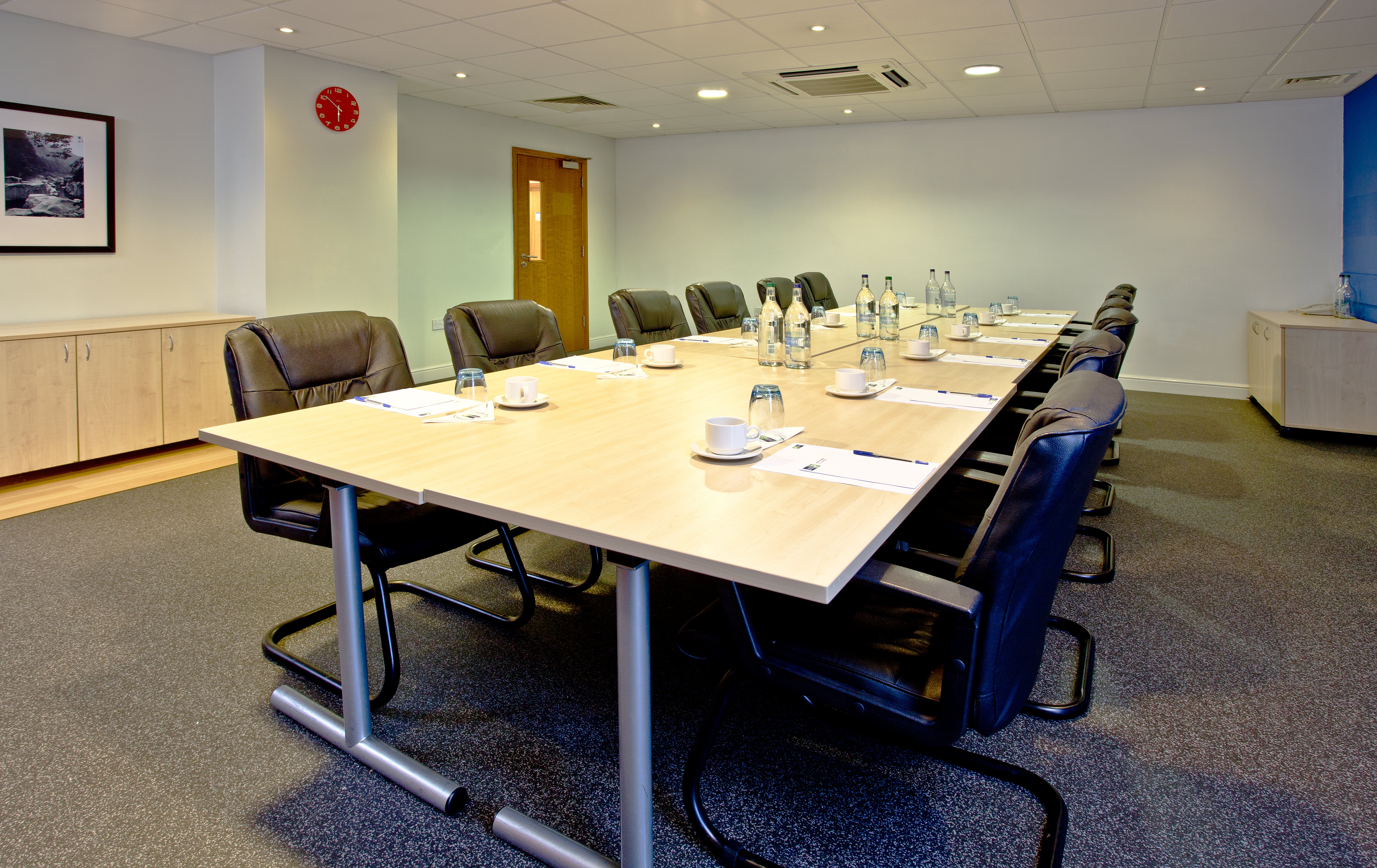 HOLIDAY INN EXPRESS SHREWSBURY 24/40
