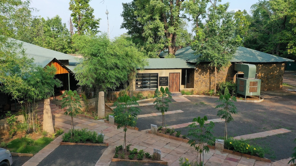 Tathastu Bandhavgarh 57/65