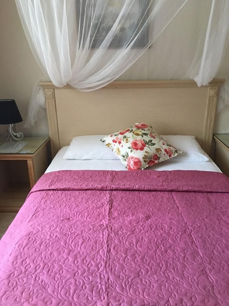 Melaike Otel 26/72
