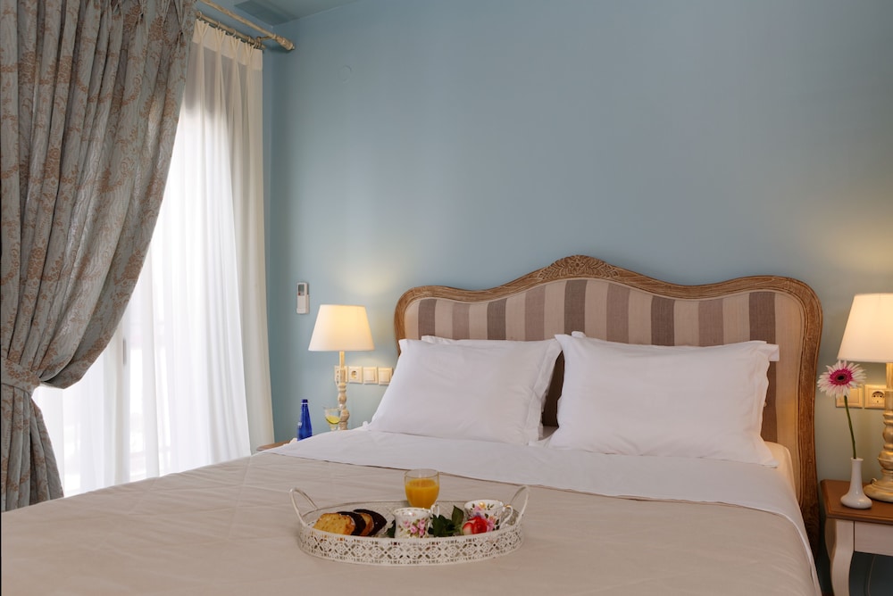 Ionia Suites 8/40