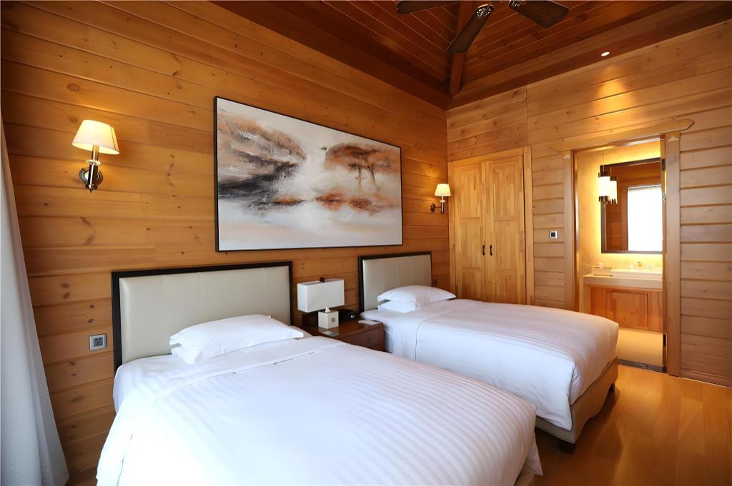 Swiss, Family, Villa, King and Twin Beds, Mountain View, Swissotel Resort Changbaishan 10/16