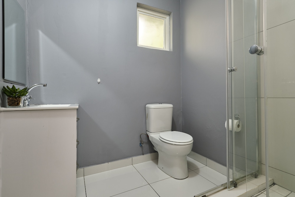 Inn and Out Sandton 23/26