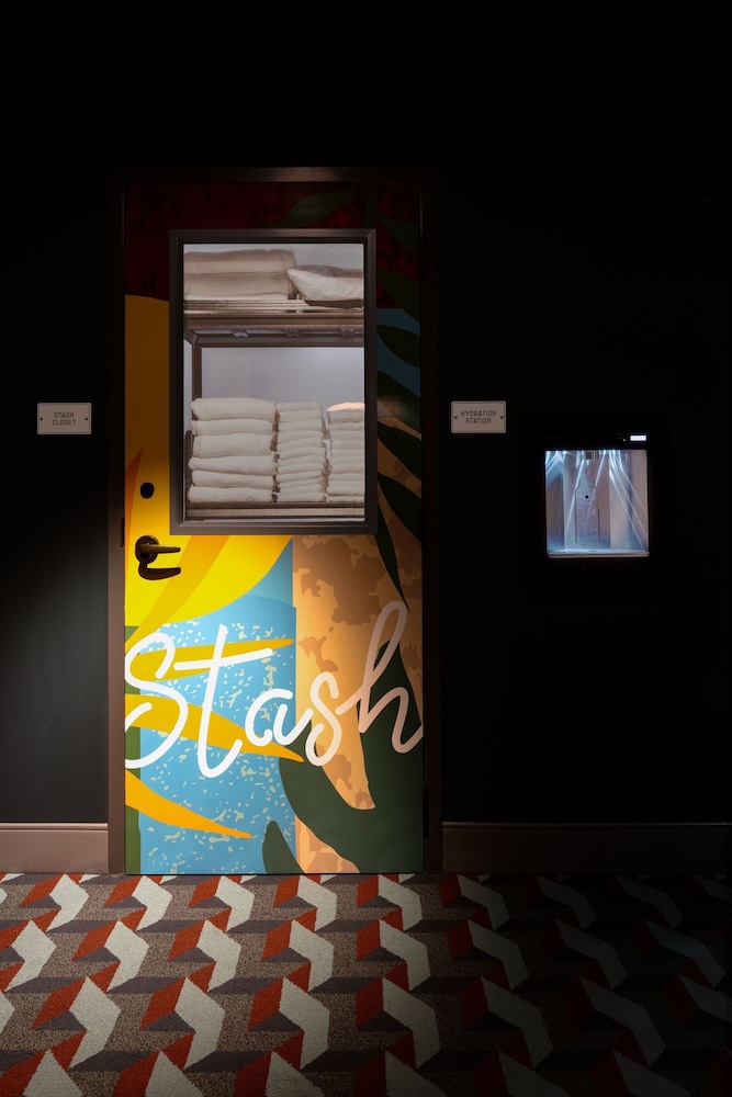 Moxy St Petersburg Downtown 7/37