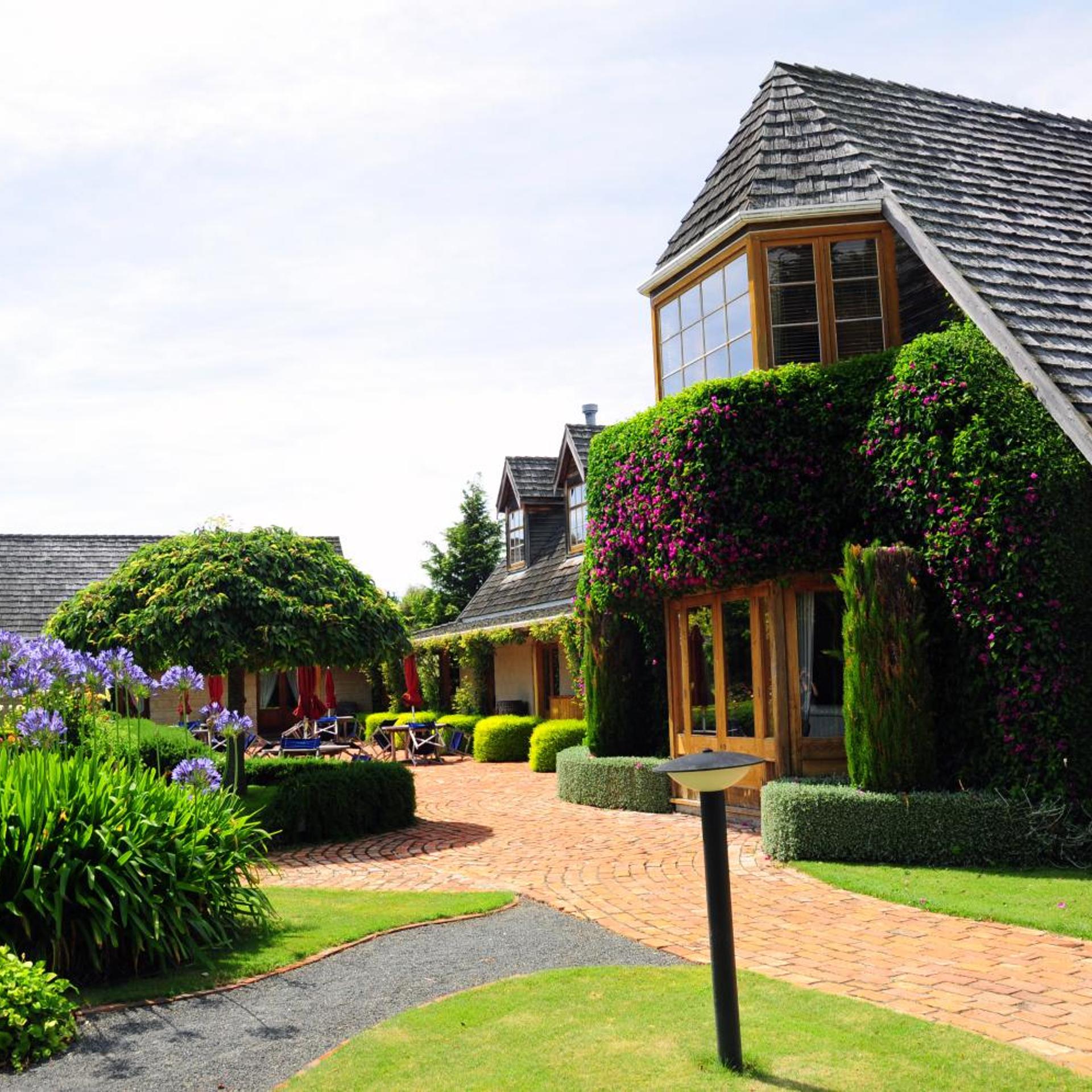 FYFFE COUNTRY LODGE 32/41