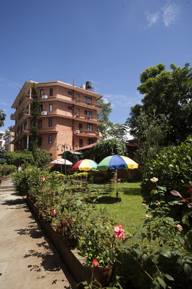 Royal Astoria Hotel 30/35