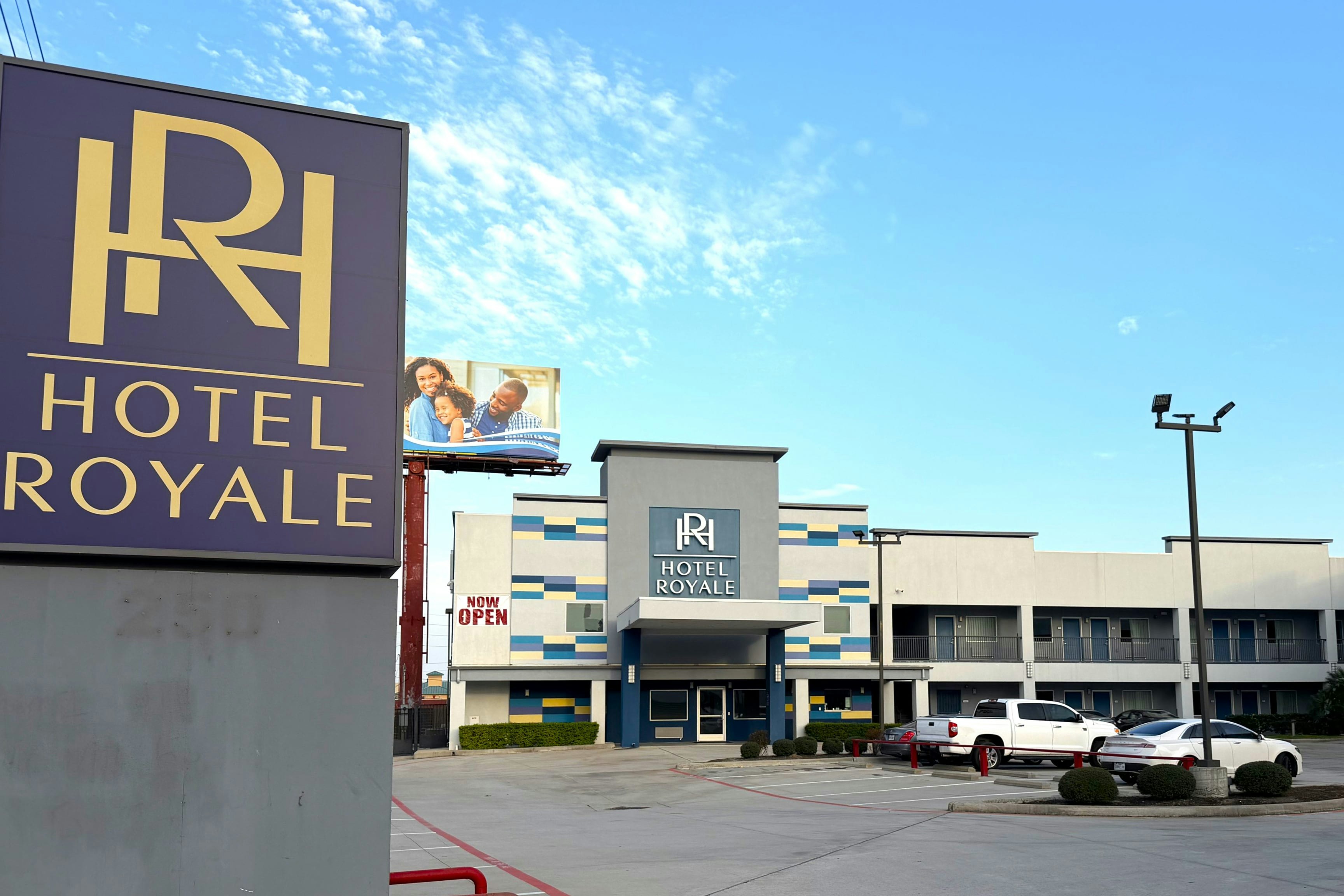 Hotel Royale IAH Airport North Houston I-45 24/30