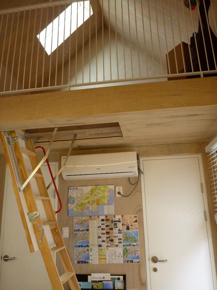 Inside Busan Hostel 8/50