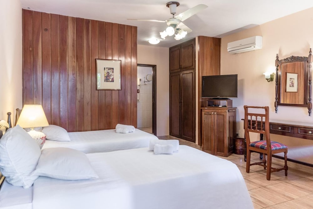 ROOM, TRIPLE