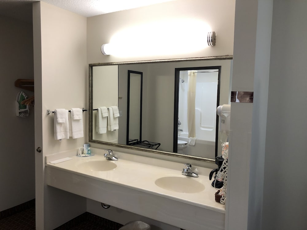 Quality Inn & Suites Sun Prairie Madison East 11/32