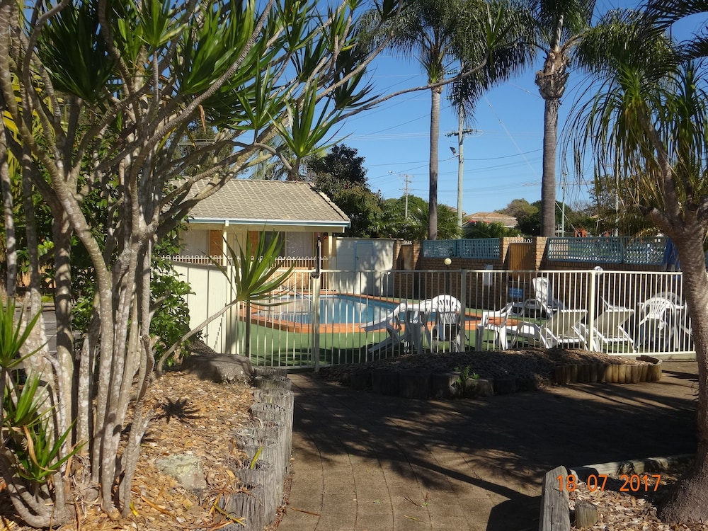 FORSTER PALMS MOTEL 6/50