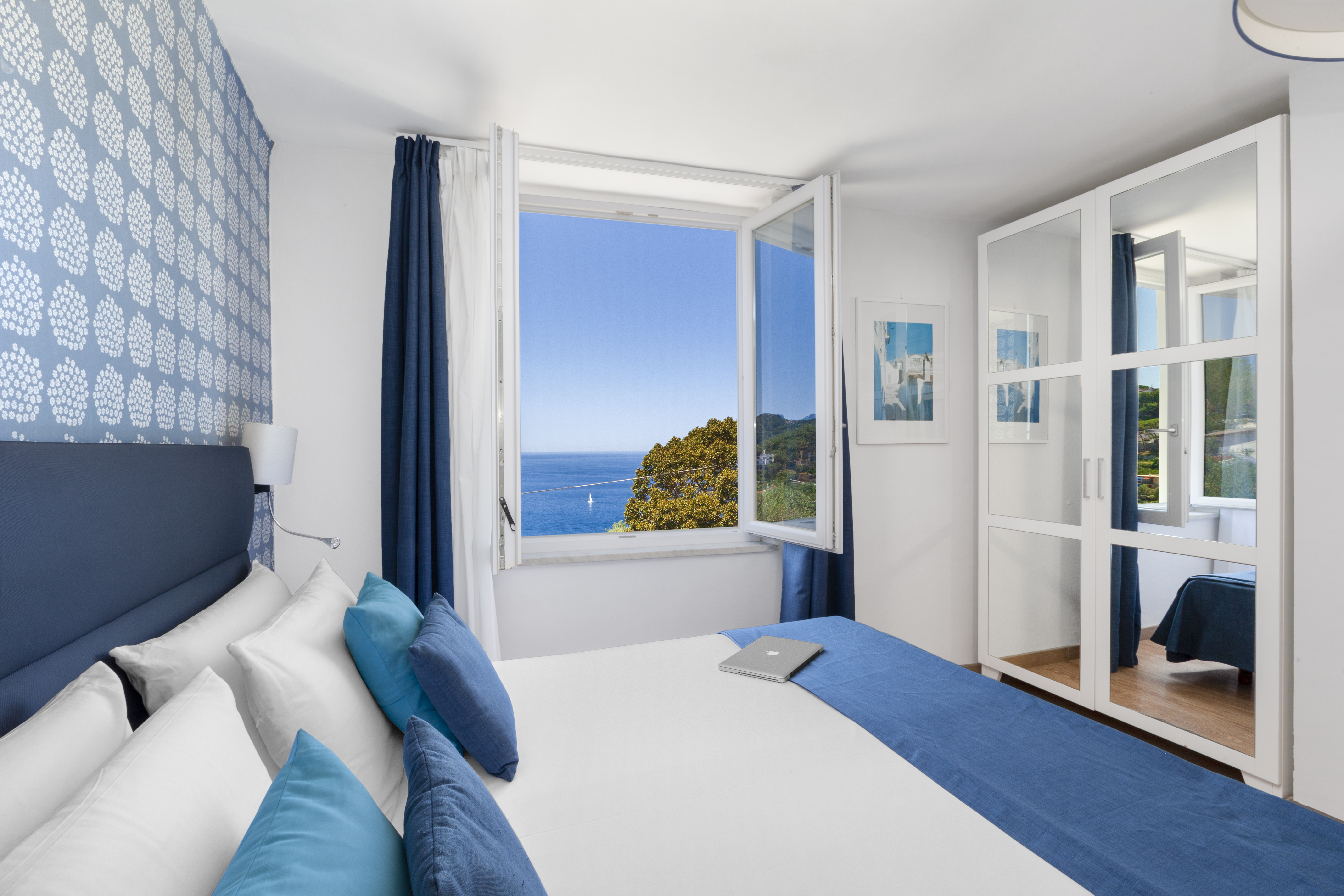 ROOM, DOUBLE BED, SEA VIEW