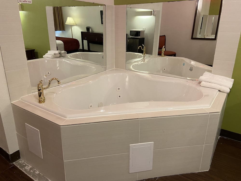 Travelodge Cleveland/Willoughby 14/29