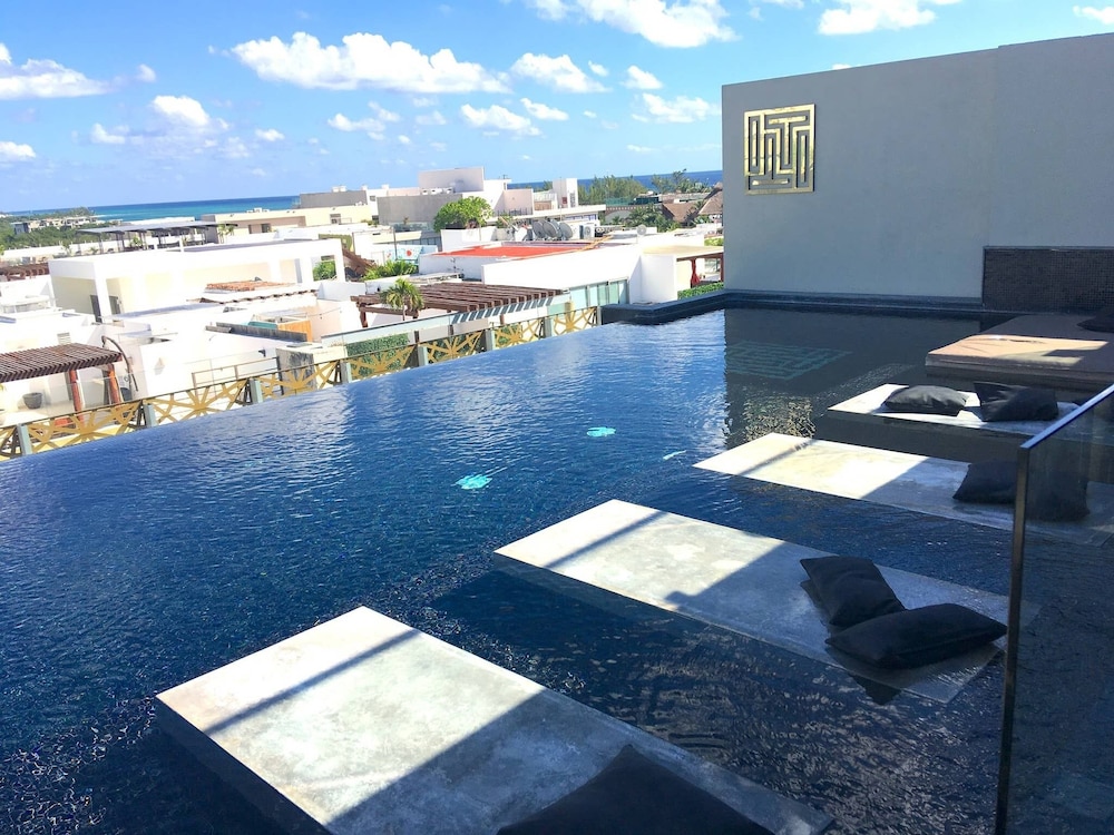 IT Boutique Hotel and Restaurant 70/73