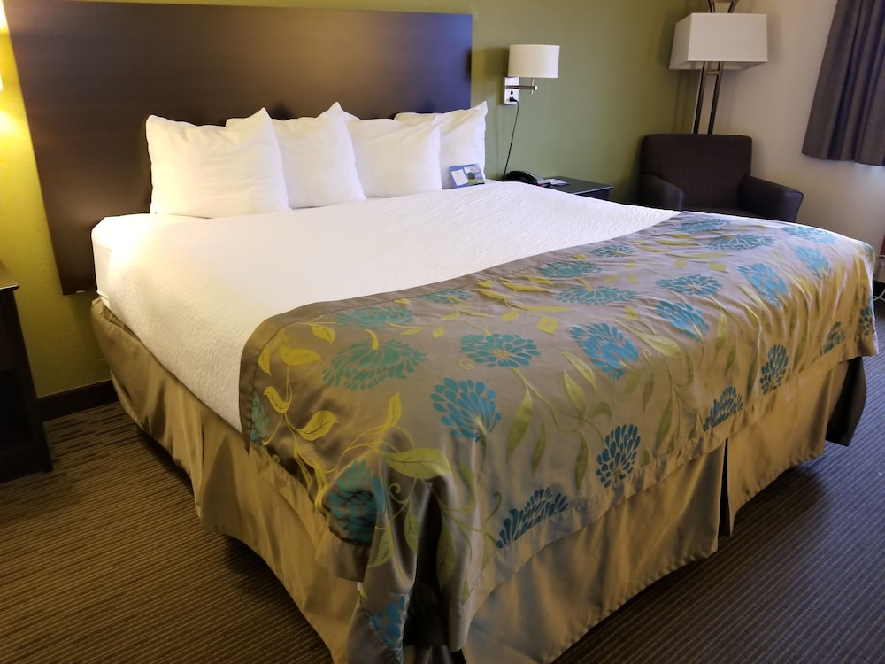 Baymont by Wyndham Eau Claire WI 11/27
