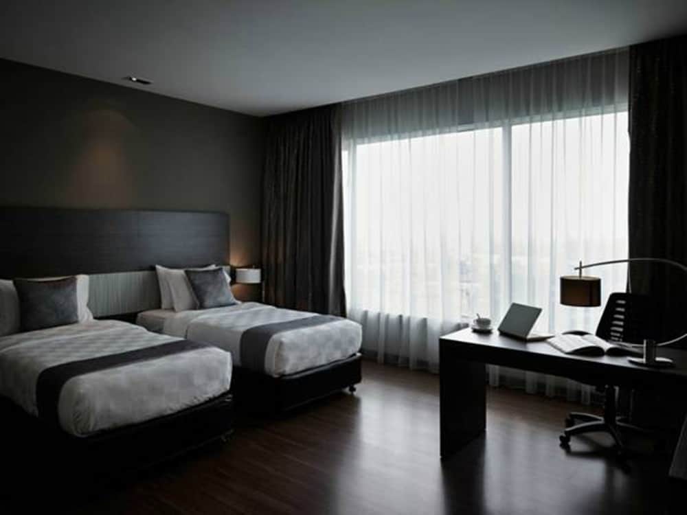 Pullman Kuching 23/70