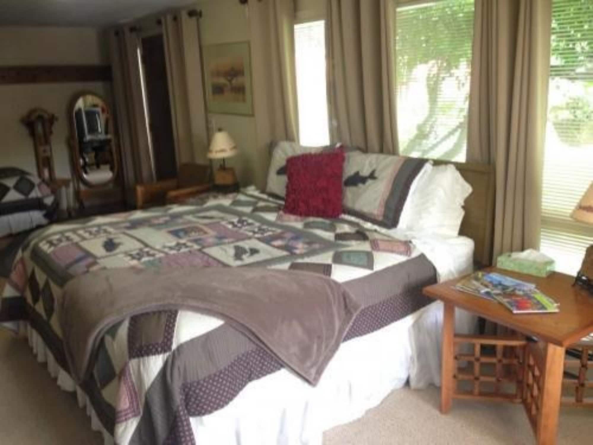 COMFORT, QUADRUPLE, MULTIPLE BEDS, SHARED BATHROOM, LARGE