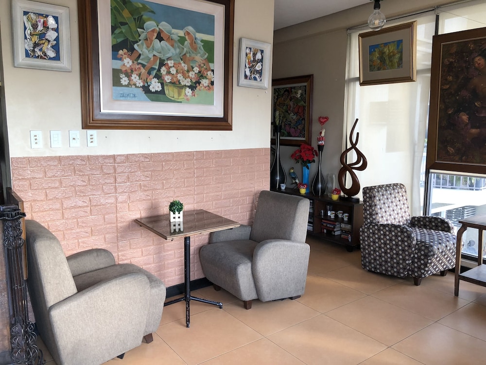 Migz N Tons Place At Cypress Towers 25/38
