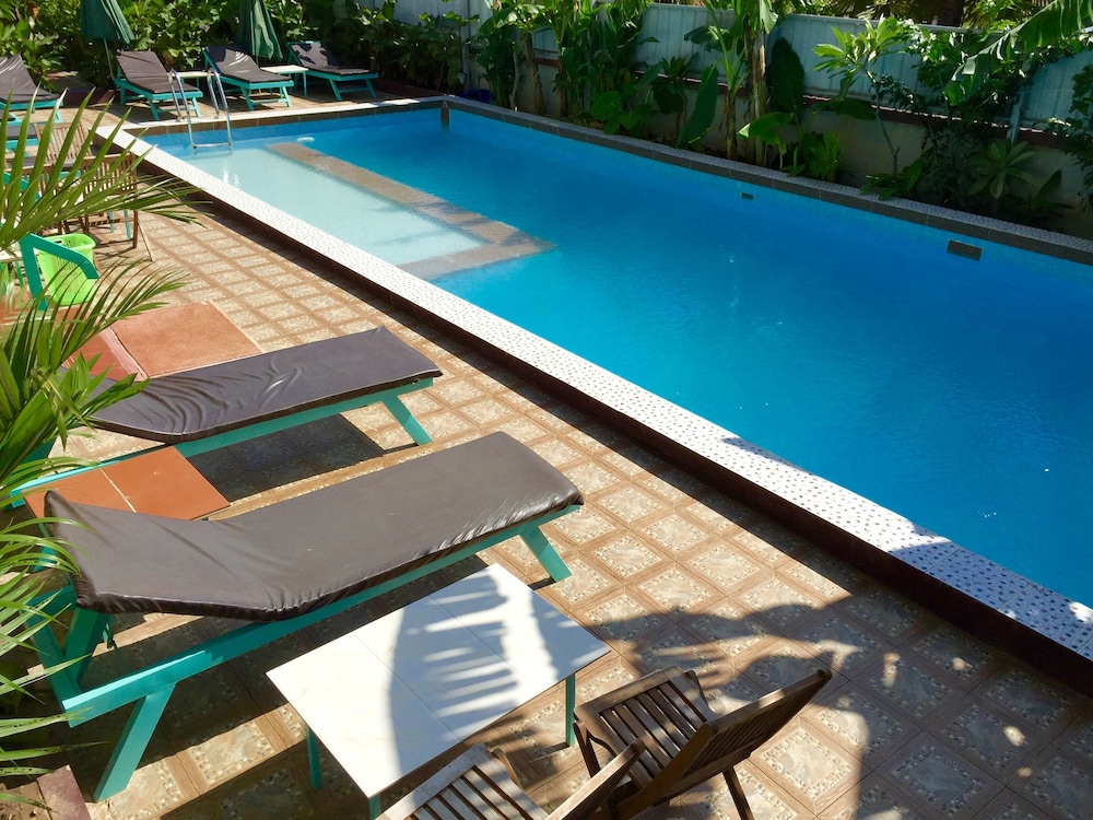 River Dolphin Hotel 51/52