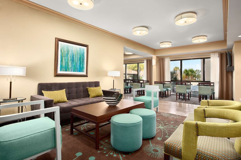 Hampton Inn Slidell 14/24