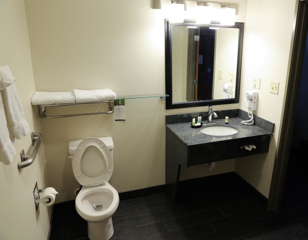 Best Western Plus The Four Corners Inn 28/69