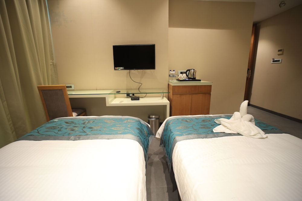 The Byke Delotel, Borivali 32/39