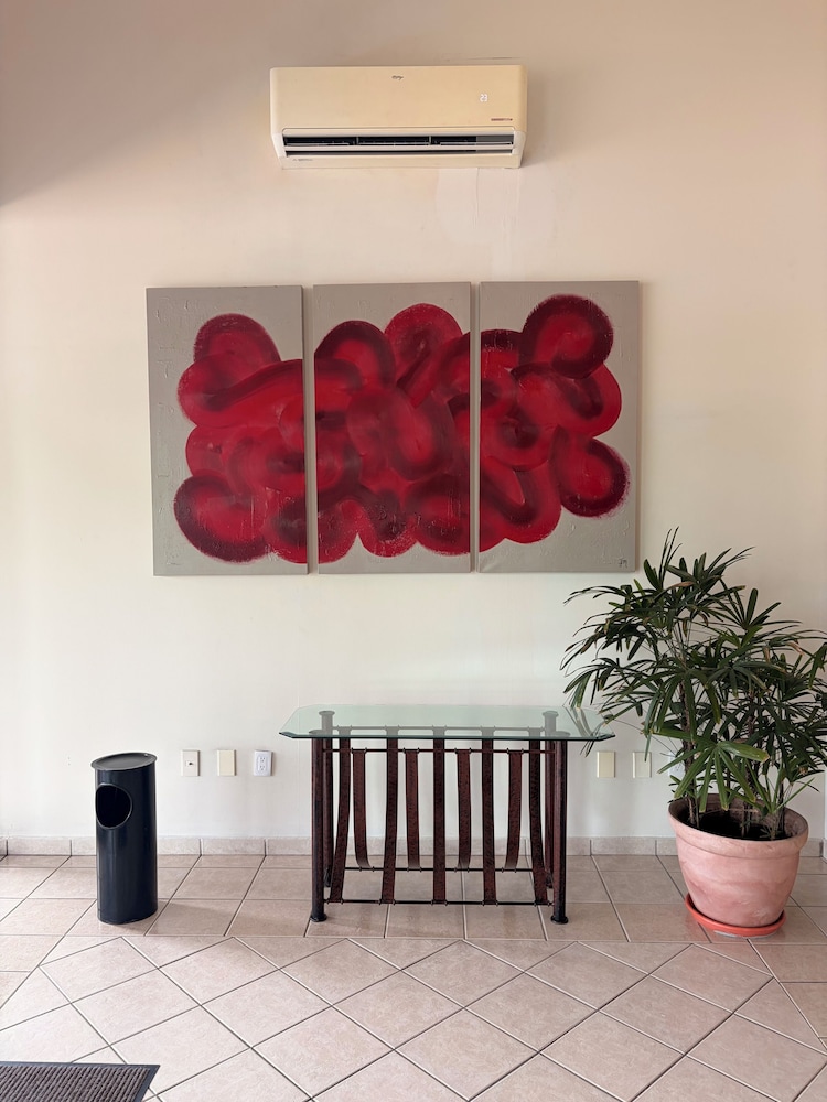Plaza Inn Express 7/40