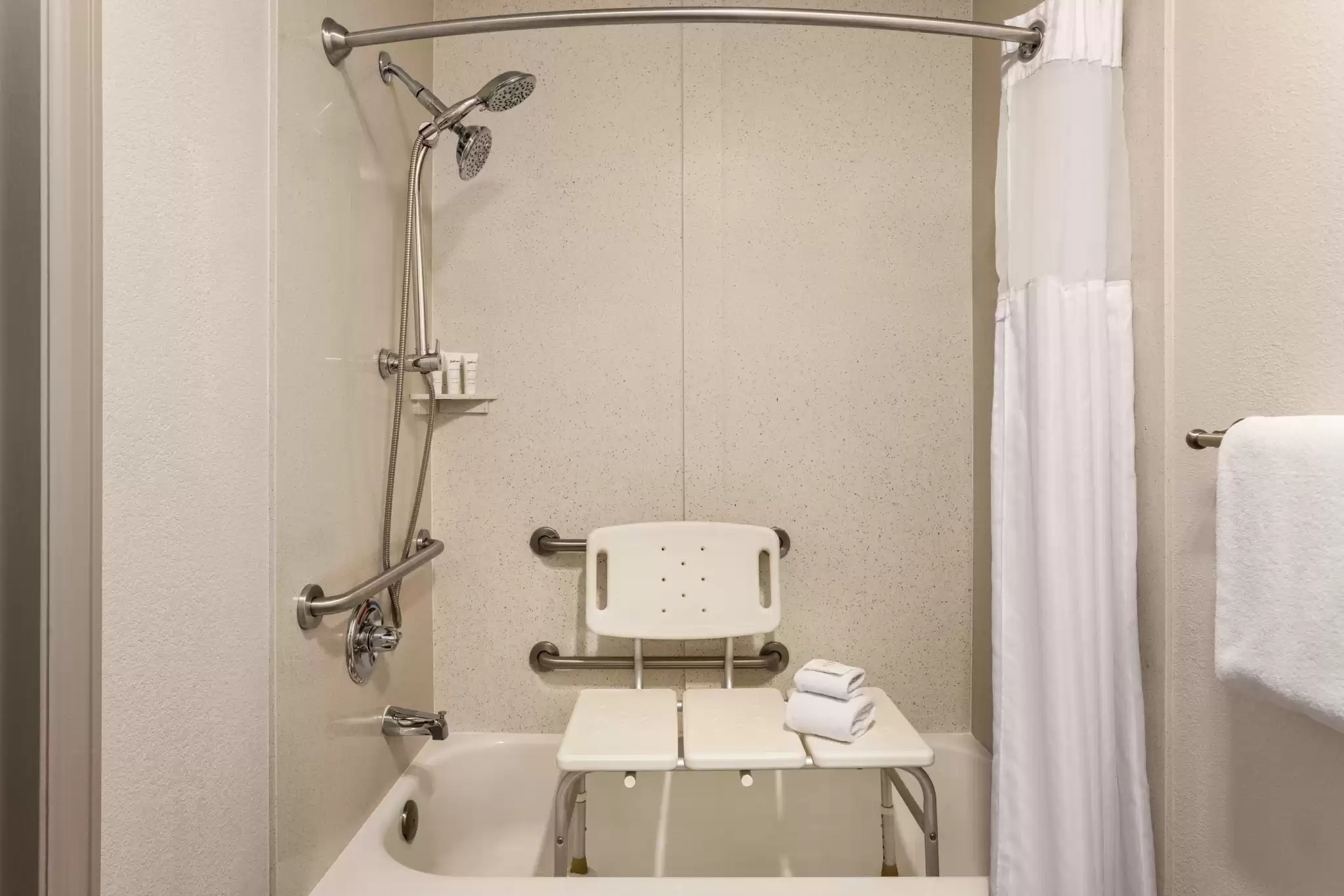 1 Full Bed - Mobility Access RI Shwr, Nsmk