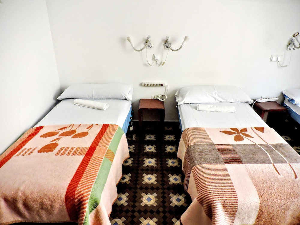 Home Youth Hostel 18/73