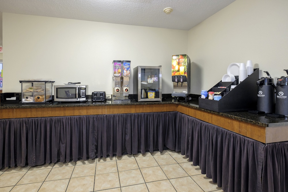 Red Roof Inn Defuniak Springs 4/45