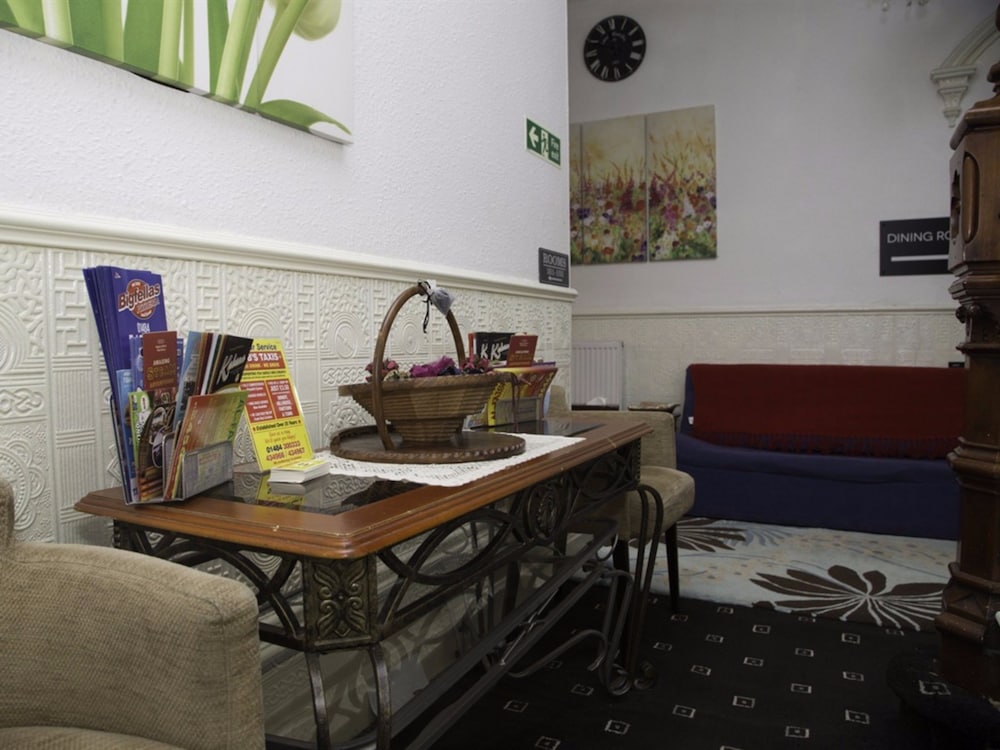 Ashfield Hotel 48/55