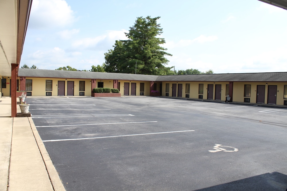Budget Host Inn 21/24